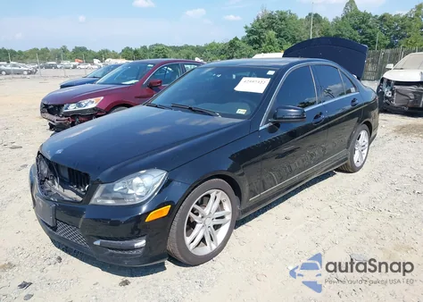 2014 Mercedes-Benz C 300 Luxury 4Matic/Sport 4Matic из США, поврежденный, VIN WDDGF8AB1ER315992